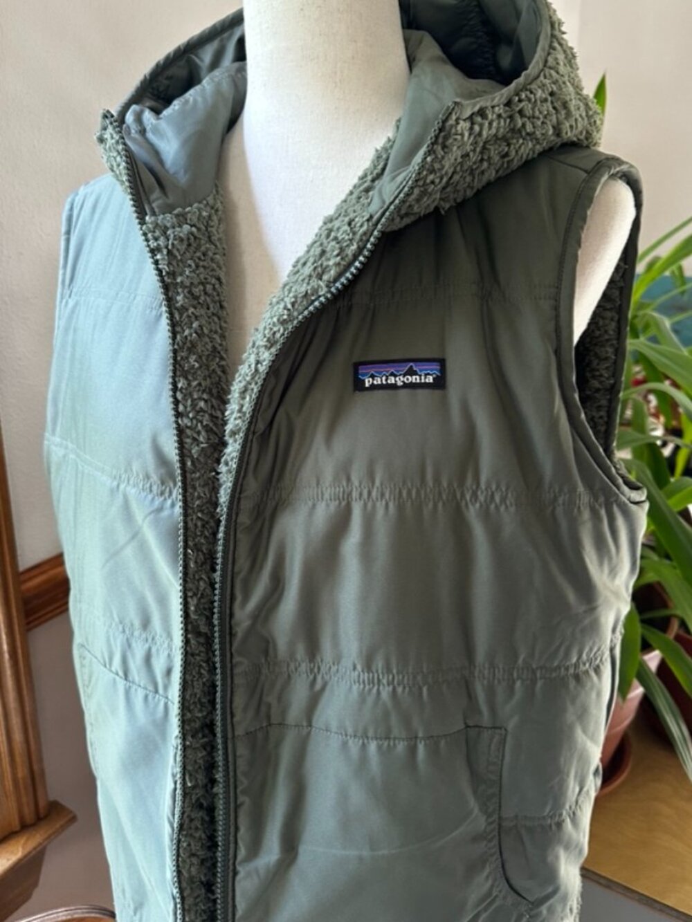 Patagonia Reversible Fleece Vest, Hooded, Green, EUC, Women's XL